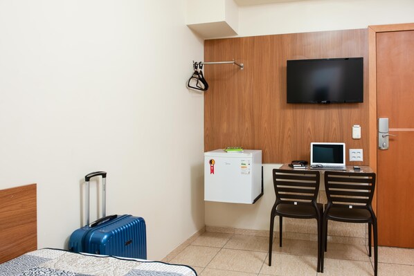 1 sovrum, minibar, skrivbord och mörklÀggningsgardiner