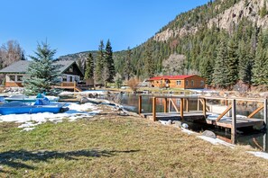 Property grounds - Homey cabin near National Forest with private hot tub, deck, grill, & WiFi (South Fork)