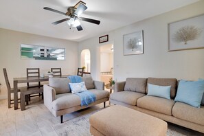 Smart TV, fireplace, Netflix, Hulu