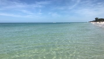 Beach nearby, sun loungers, beach towels