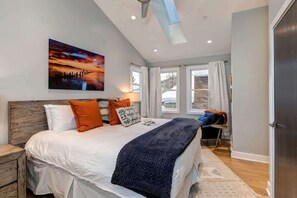 4 bedrooms, iron/ironing board, free WiFi, bed sheets