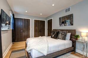 4 makuuhuonetta, silitysrauta/-lauta, ilmainen Wi-Fi, vuodevaatteet