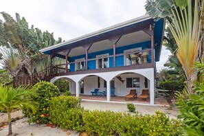 Exterior - Beachfront home with dock, deck, hammocks, strong WiFi, AC & sea view (Placencia)