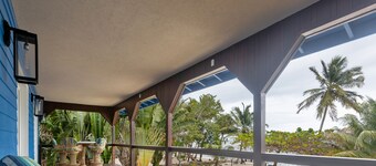 Beachfront home with dock, deck, hammocks, strong WiFi, AC & sea view