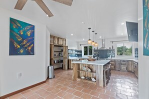 Fridge, microwave, oven, stovetop - Beachfront home with dock, deck, hammocks, strong WiFi, AC & sea view (Placencia)