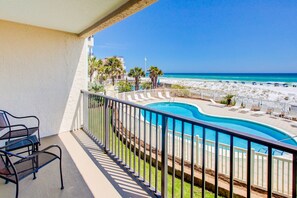 Property grounds - Beach Service Included! | Beachfront | Private Balcony | Gulf Pool | 1BR Windanc (Miramar Beach)