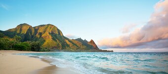 Sunrise Oceanfront Luxury - 3BR Sleeps 6 - AC, 180° Ocean Views, Steps to Ocean!