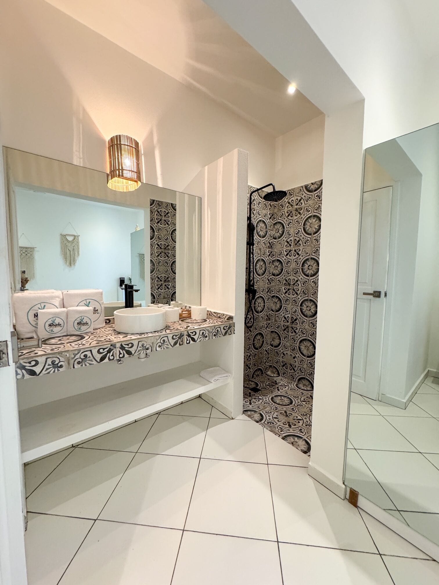traditional double room | bathroom | shower, rainfall showerhead, free toiletries, hair dryer