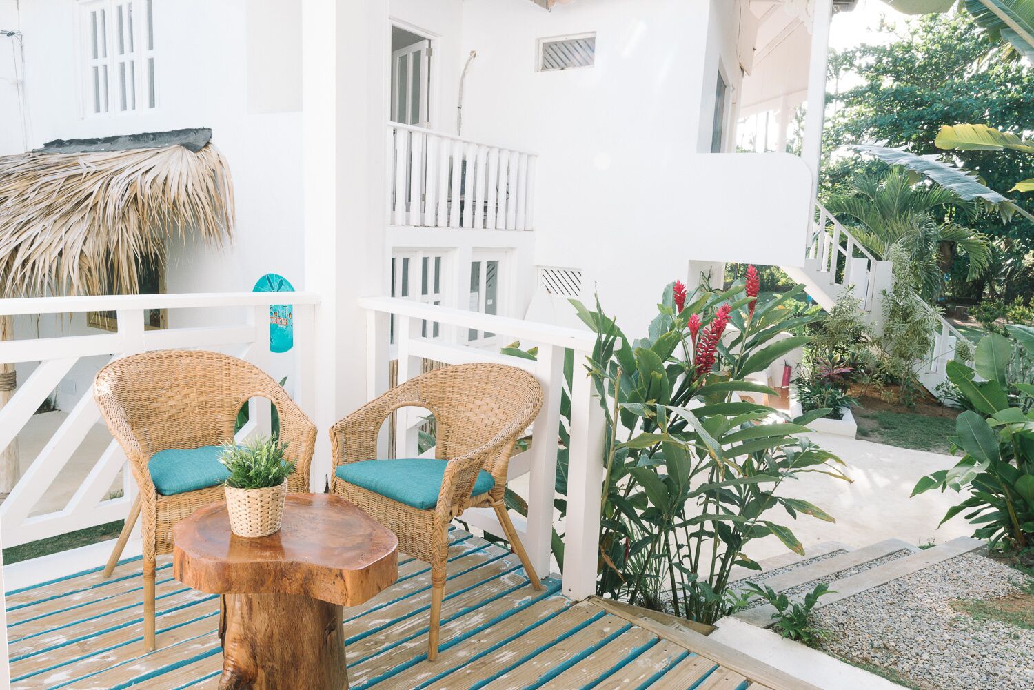 Escritorio, wifi gratis y ropa de cama 