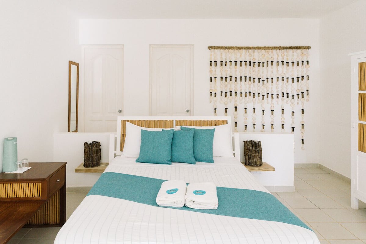 Superior Double Room, 1 Queen Bed, Non Smoking, Sea View | 1 bedroom, desk, free WiFi, bed sheets