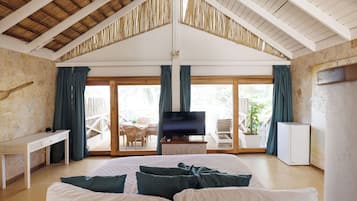Escritorio, wifi gratis y ropa de cama