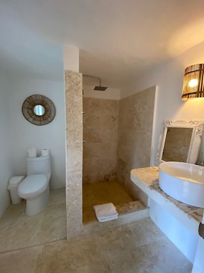 Basic Double Room, 1 Queen Bed, Non Smoking, Courtyard Area | Bathroom | Shower, rainfall showerhead, free toiletries, hair dryer - Mosquito Boutique Hotel (Las Terrenas)