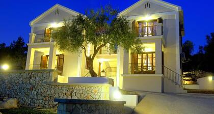 ADASTRA Ithaca Luxury Suites
