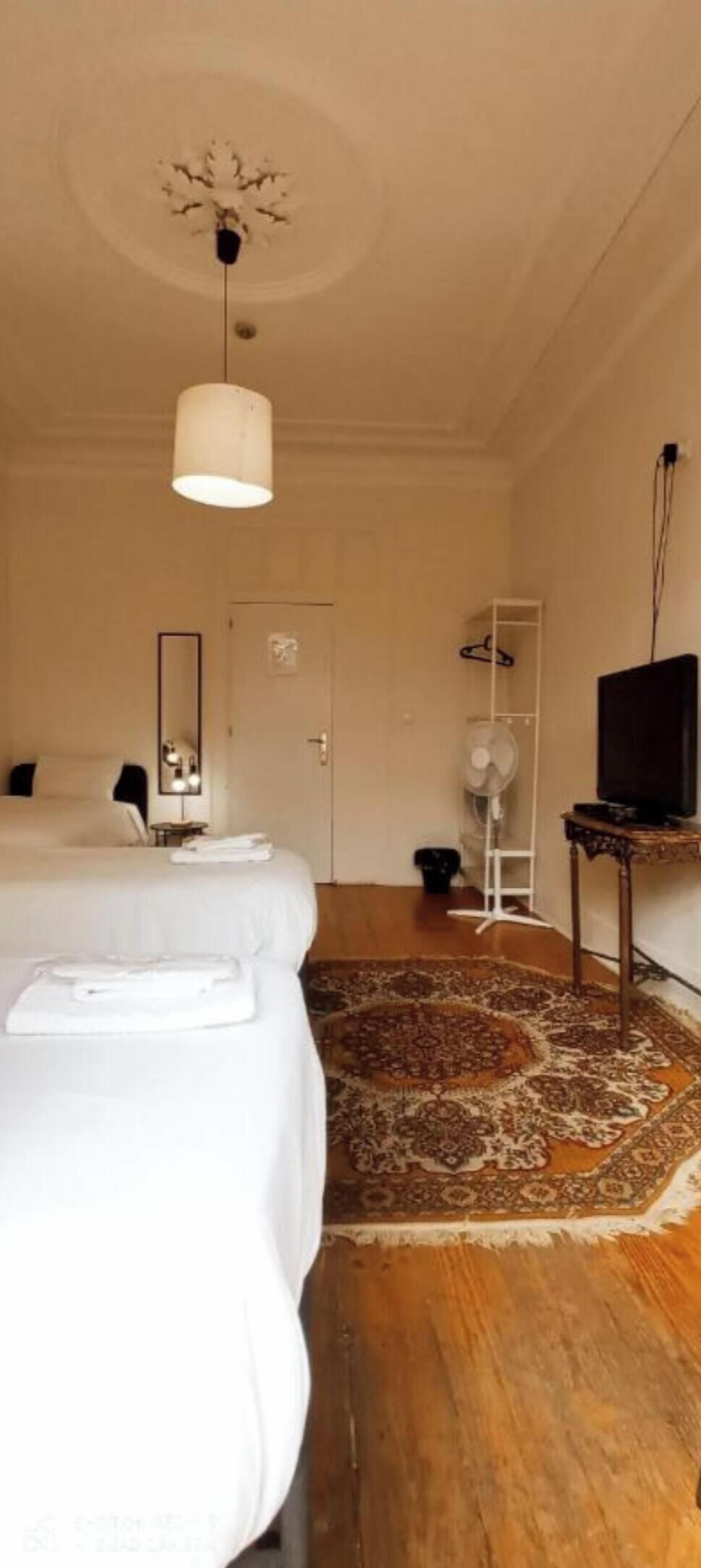 Chambre Triple Économique (Outside Private Bathroom) | Chambres insonorisées, Wi-Fi gratuit, draps fournis