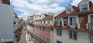 Soundproofing, free WiFi, bed sheets - Happy @ Chiado (Lisbon)