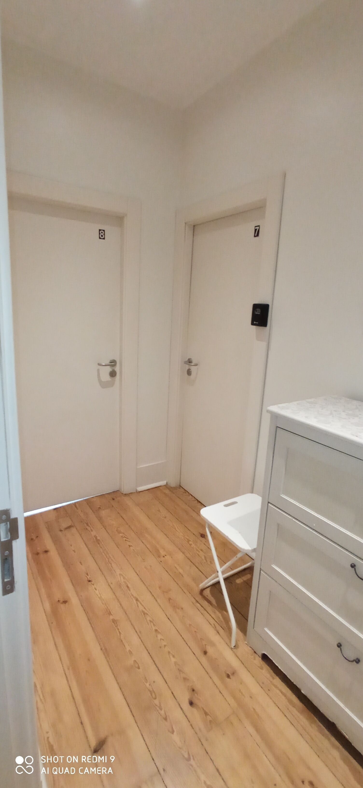 标准双人房, 公共浴室 (outside bathroom) | 住宿内部