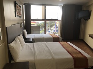 Twin Room | Desk, free WiFi, bed sheets - Hotel Caribe (Lima)