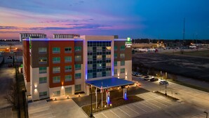 A Holiday Inn Express building with a large parking lot and a covered entrance. - Holiday Inn Express & Suites Houston - Memorial City Centre by IHG (Houston)