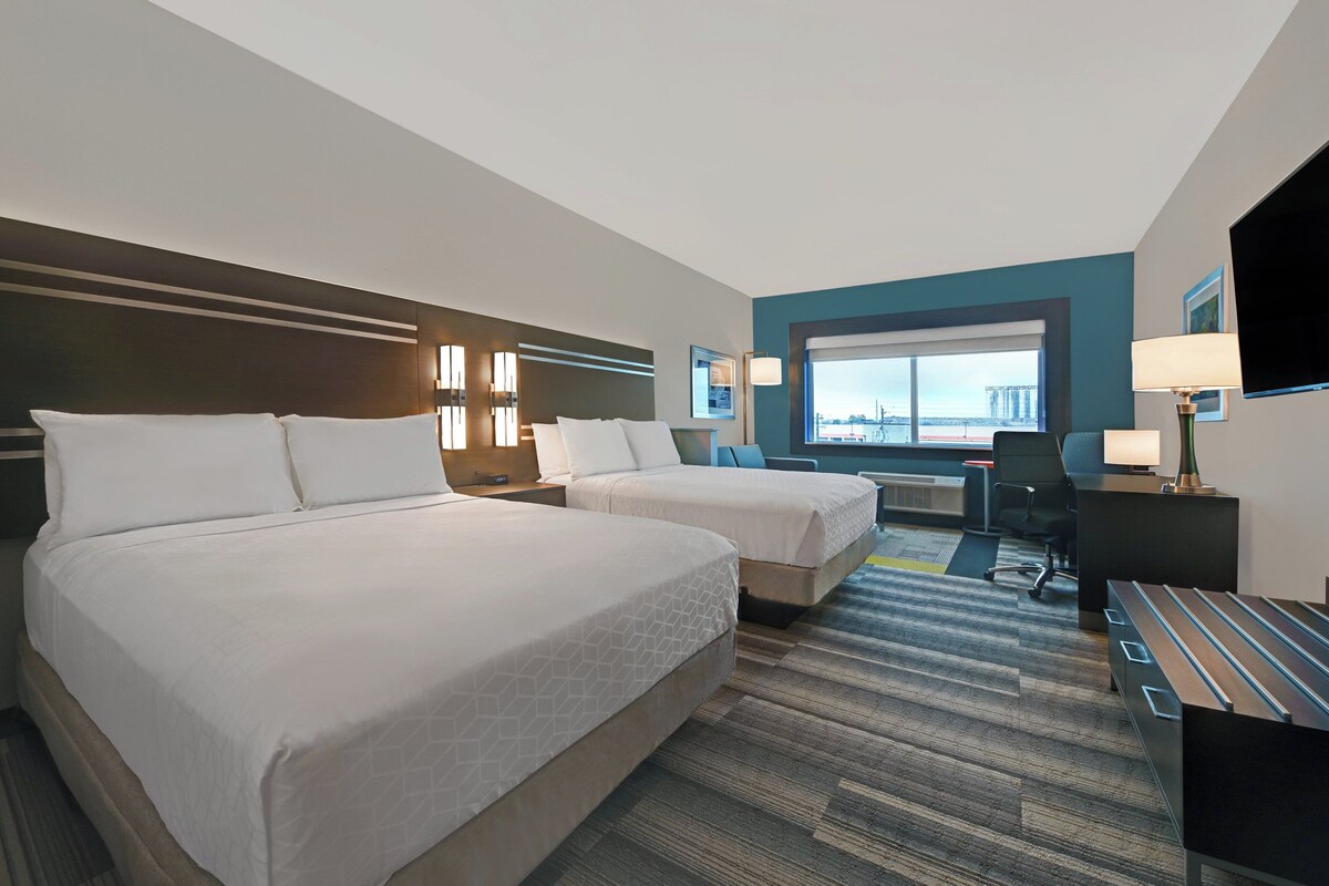 Egyptian cotton sheets, premium bedding, down comforters, pillowtop beds
