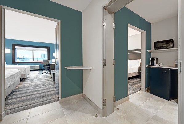 A hotel room with a bed, a desk, a chair, a microwave, and a refrigerator. - Holiday Inn Express & Suites Houston - Memorial City Centre by IHG (Houston)