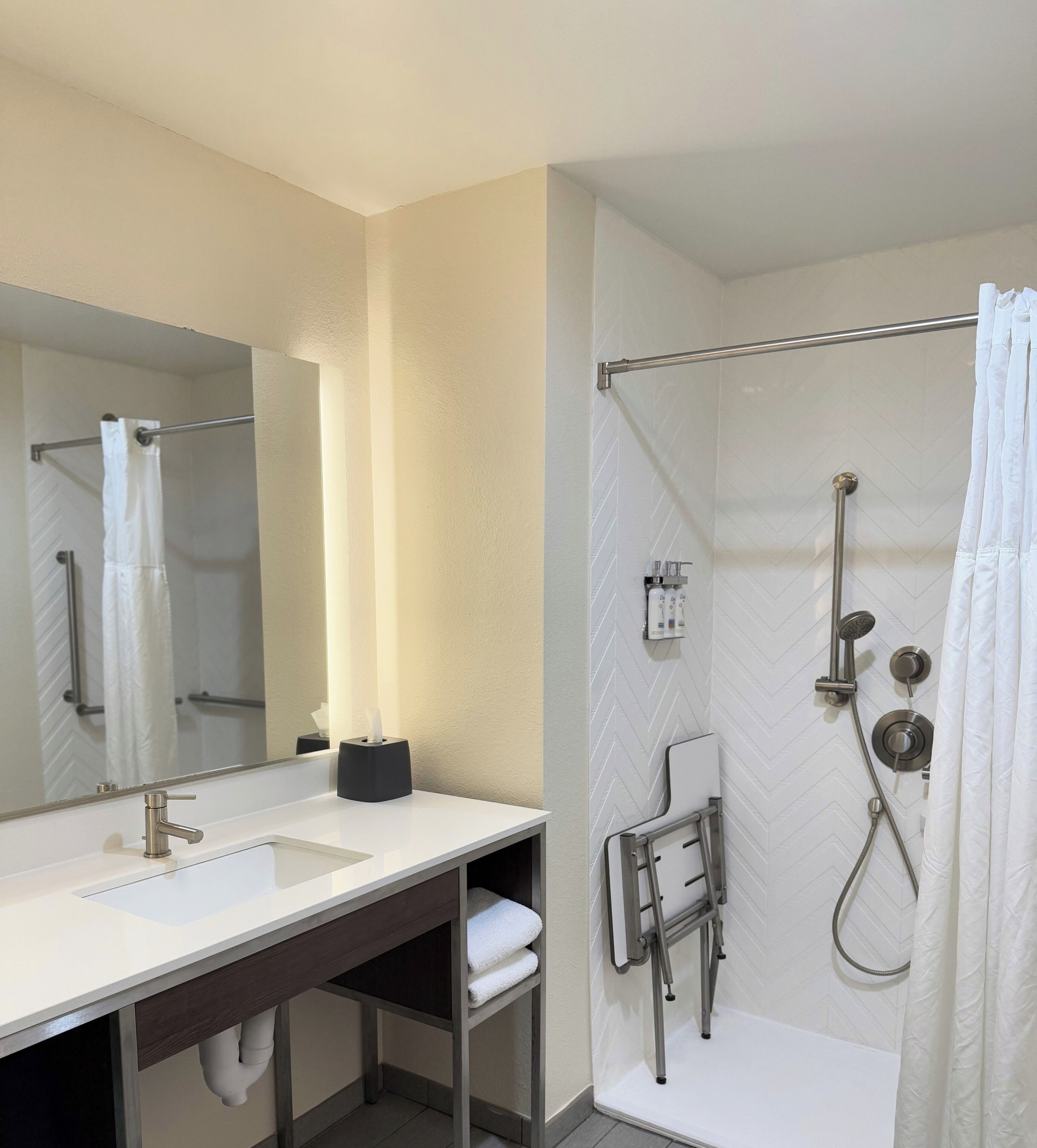 1 bedroom, down duvets, pillow-top beds, desk