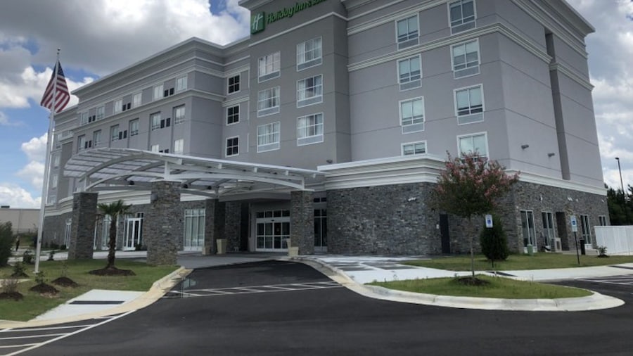Holiday Inn Hotel & Suites Fayetteville W-Fort Bragg Area by IHG