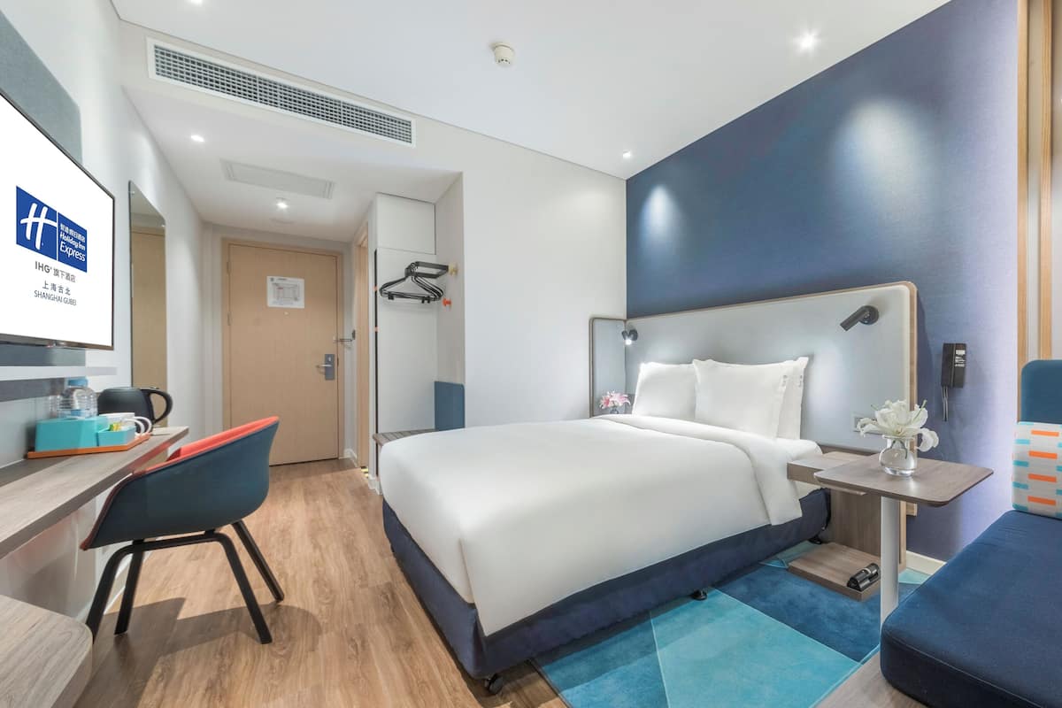 Caixa forta a l'habitació, escriptori i habitacions insonoritzades