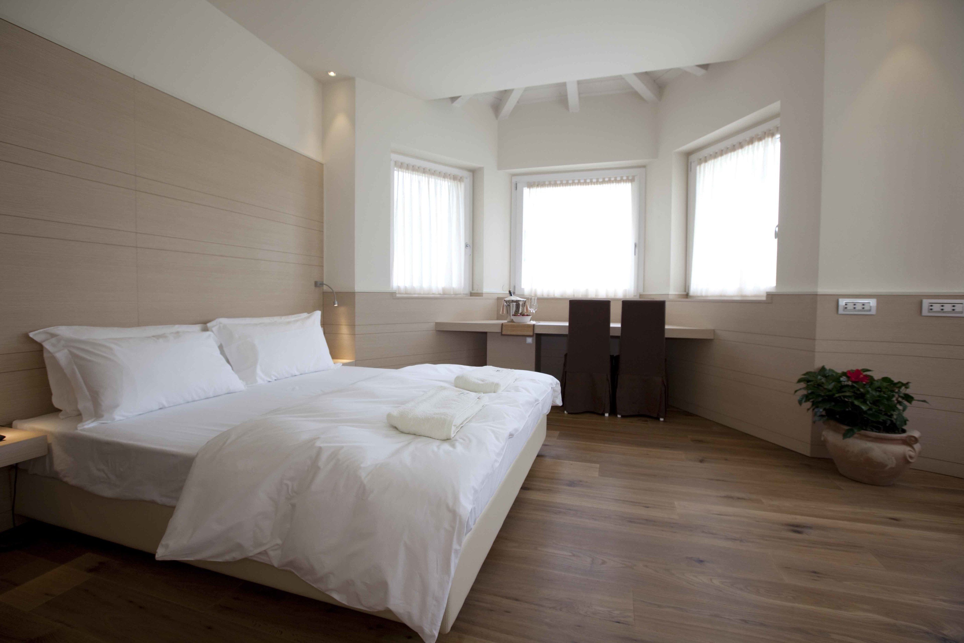 Phòng 4 dành cho gia đình | Minibar, két bảo mật tại phòng, bàn 