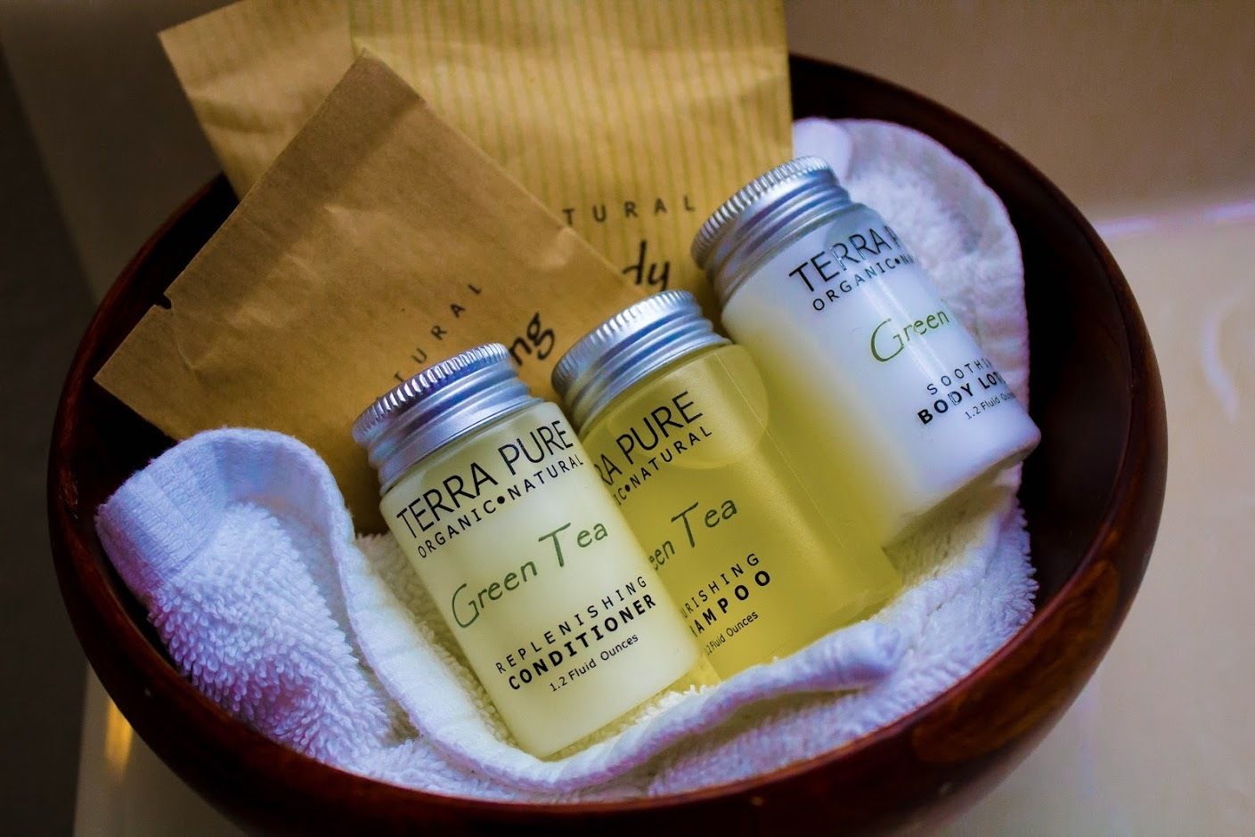 combined shower/bathtub, free toiletries, hair dryer, towels