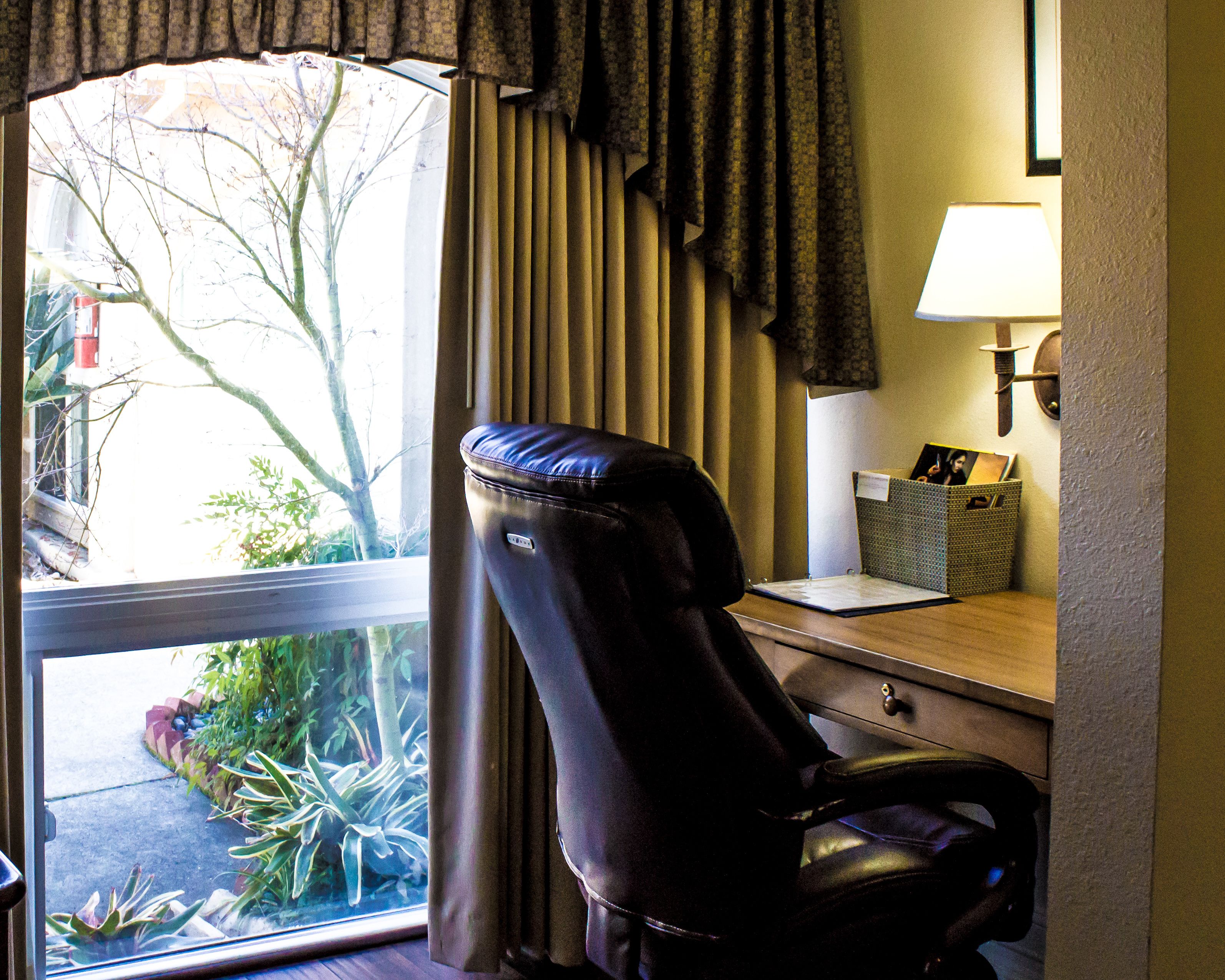 executive suite | in-room business centre