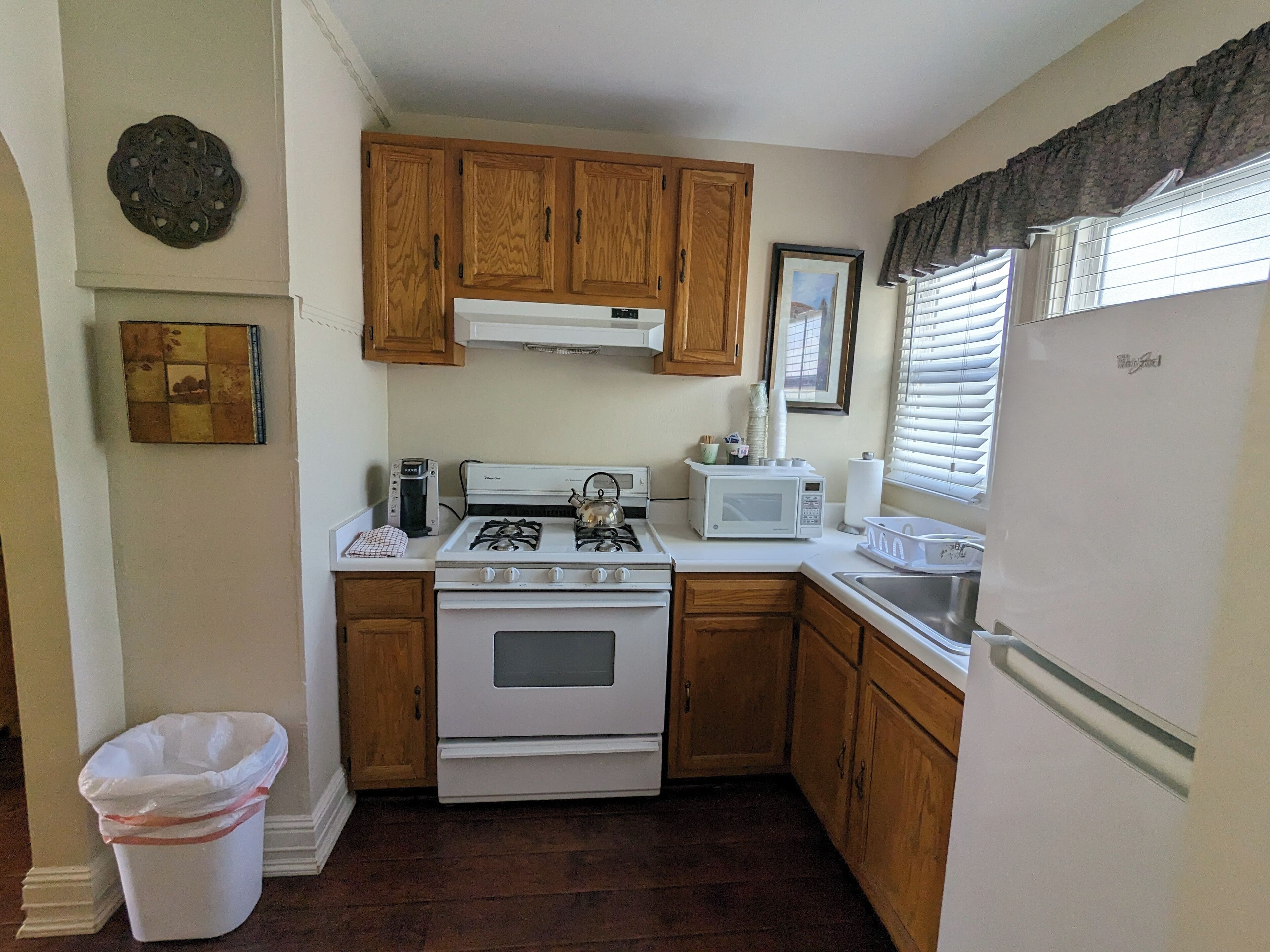 executive suite | private kitchen | fridge, microwave, coffee/tea maker, cookware/dishes/utensils