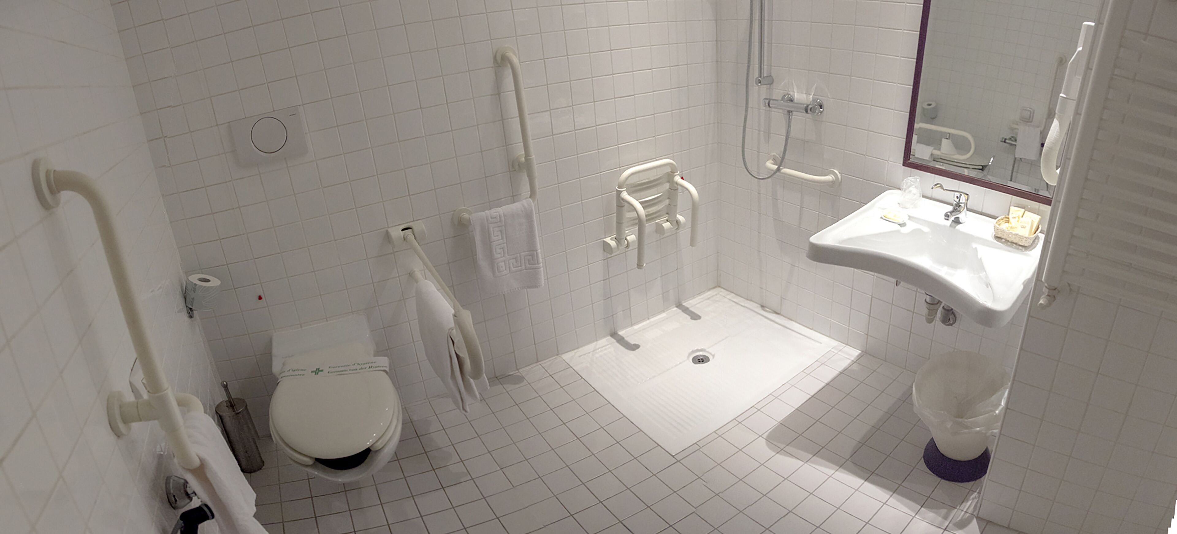 single room, 1 large single bed | bathroom | deep-soaking bathtub, rainfall showerhead, free toiletries, hair dryer