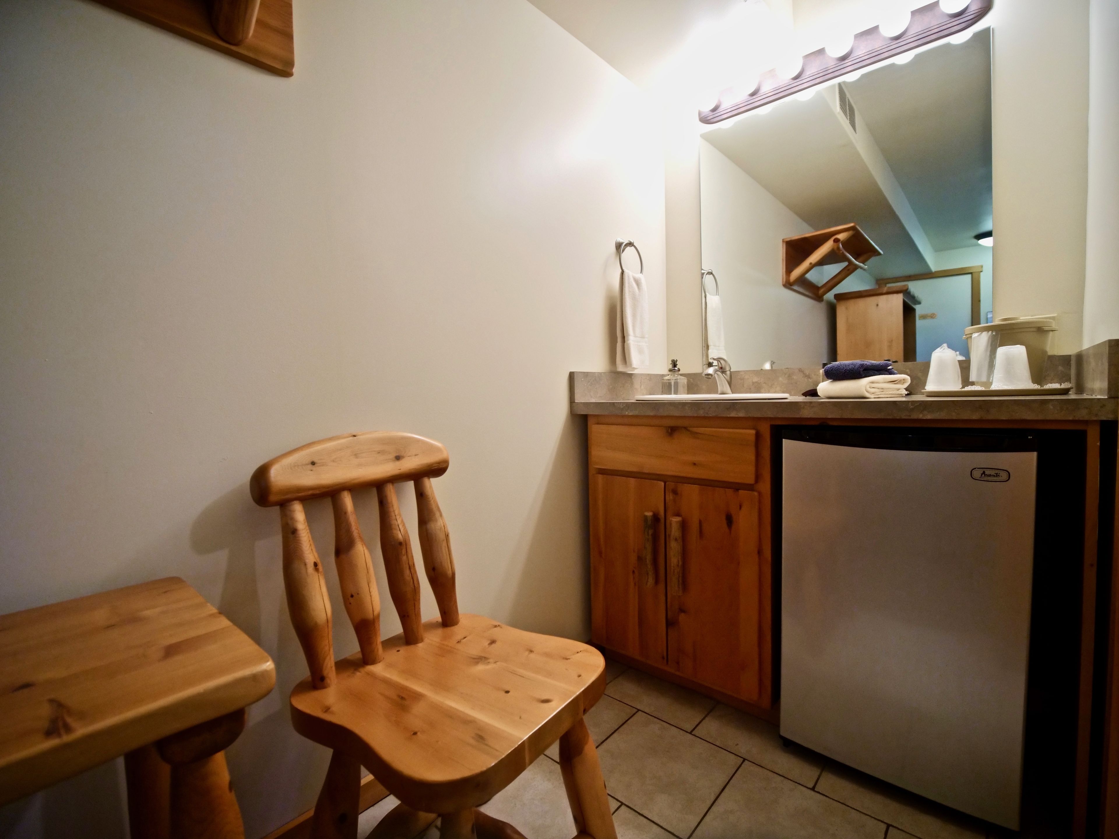 room, 1 queen bed, non smoking | desk, free wifi, bed sheets