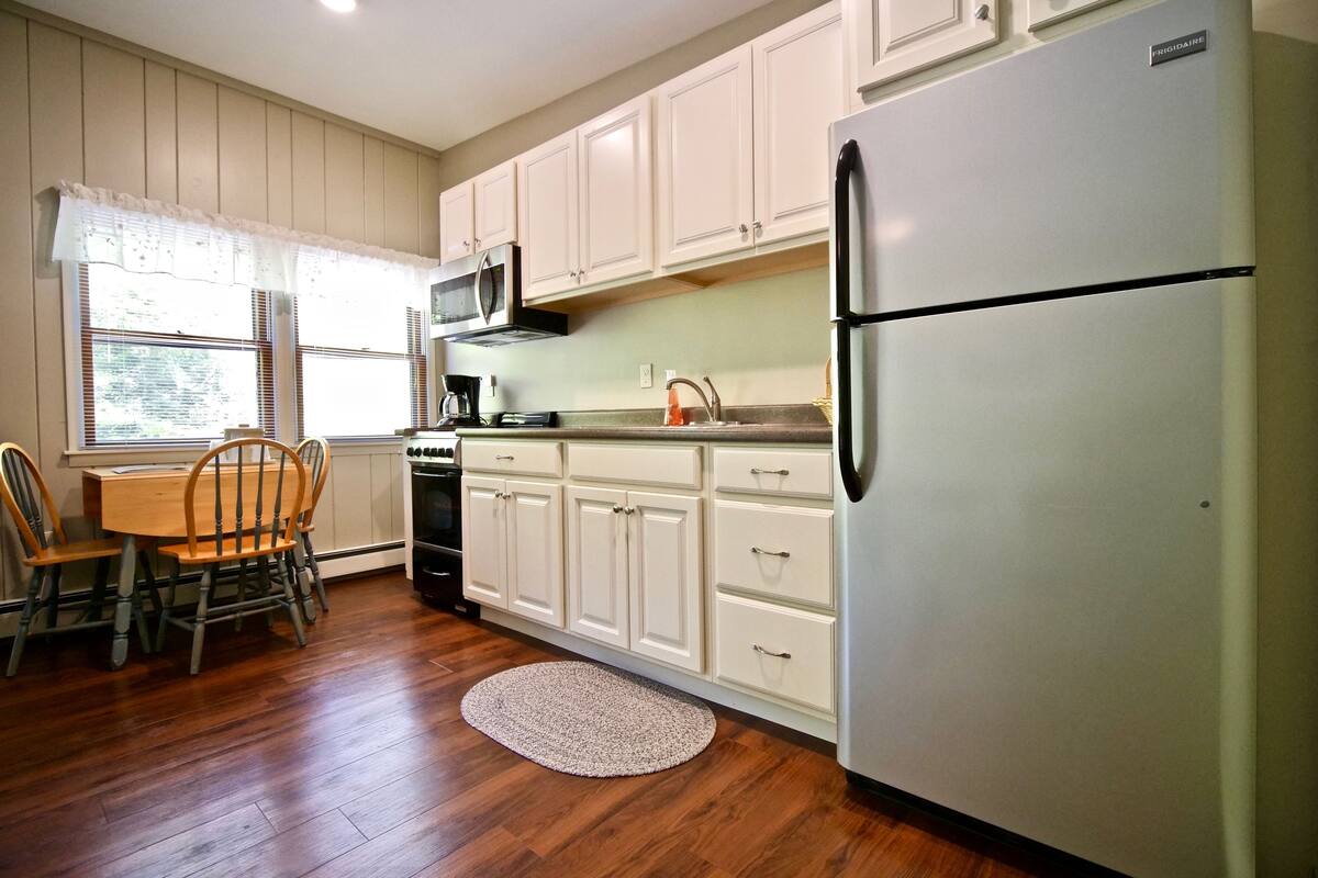 apartment (cottage suite) | private kitchenette | fridge