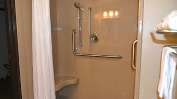 Quarto conforto, 1 cama Queen, acessível | Chuveiro