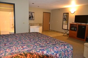 Romantic Single Room | Private spa tub - Carrington Inn & Suites (Carrington)