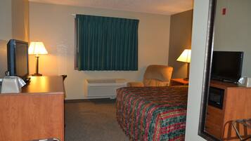 Comfort Room, 1 Queen Bed, Accessible | Desk, laptop workspace, blackout drapes, iron/ironing board