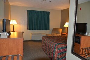 Comfort Room, 1 Queen Bed, Accessible | Desk, laptop workspace, blackout drapes, iron/ironing board - Carrington Inn & Suites (Carrington)