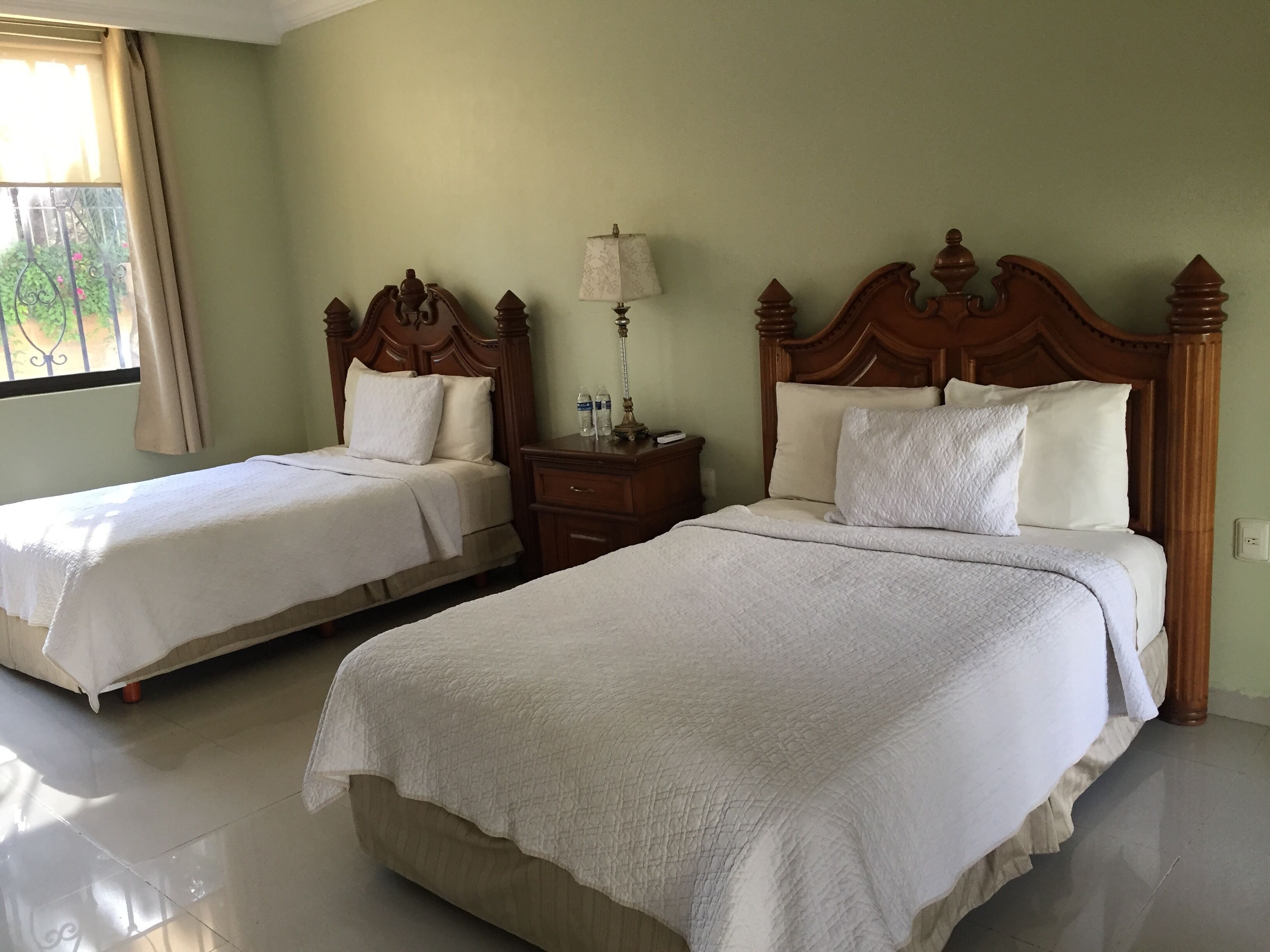 Edredons de pluma, cortinas blackout, Wi-Fi de cortesia