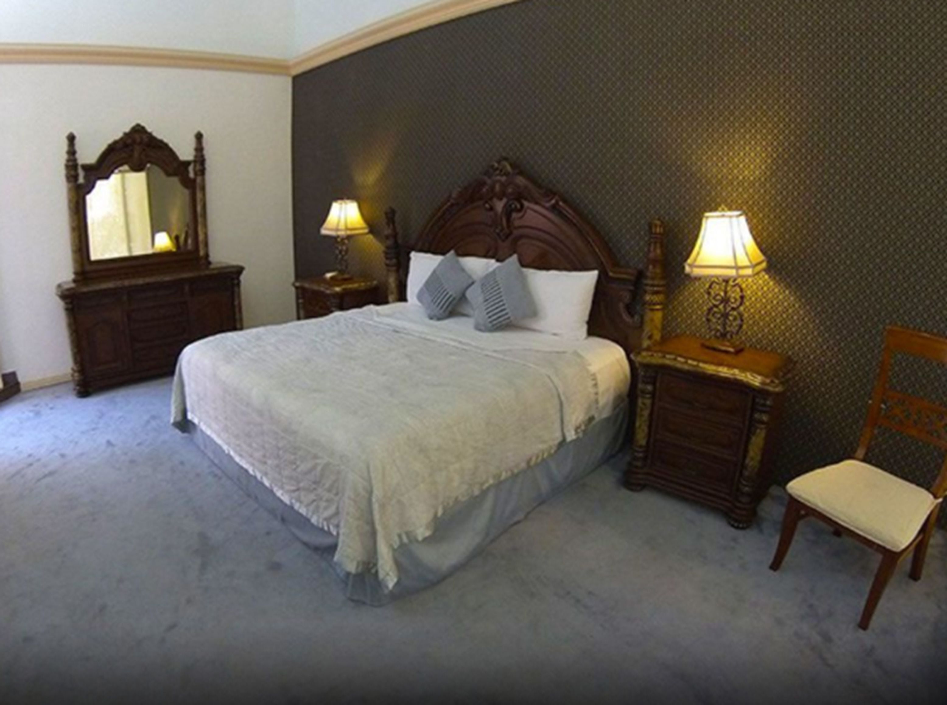 Edredons de pluma, cortinas blackout, Wi-Fi de cortesia