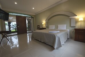 Down duvets, blackout curtains, free WiFi - Hotel Villa Florencia (Tequisquiapan)