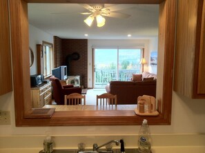 Télévision, livres, vidéothèque