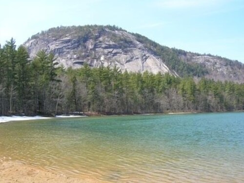 Sunny Condo w/ Outlet Shops, Expansive Mountain, Valley Views Near North Conway