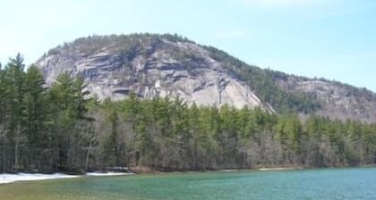 Sunny Condo w/ Outlet Shops, Expansive Mountain, Valley Views Near North Conway