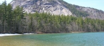 Sunny Condo w/ Outlet Shops, Expansive Mountain, Valley Views Near North Conway