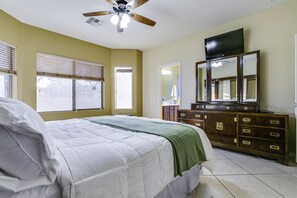 4 bedrooms, in-room safe, desk, iron/ironing board - Single level sleeps10, 4 bedroom open concept home with private swimming pool  (Avondale)