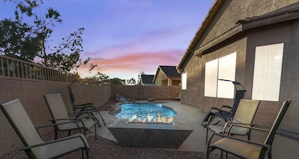 Single level sleeps10, 4 bedroom open concept home with private swimming pool