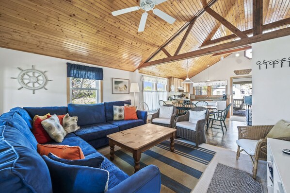 Flat-screen TV, fireplace, DVD player