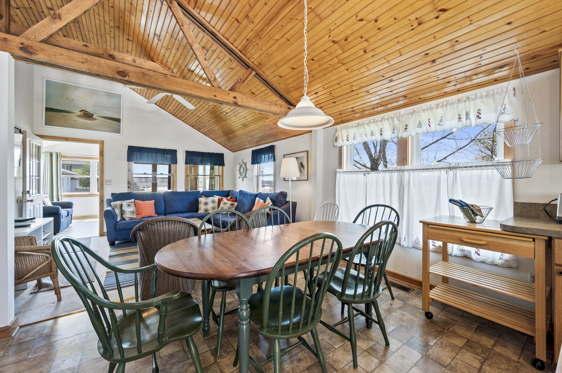 Charming Island Cottage By Seaside Vacations & Sales - Chincoteague, VA