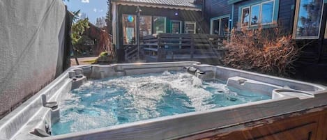 Tina de hidromasaje al aire libre